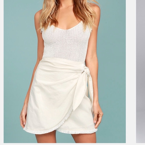 Lulus Dresses & Skirts - Lulu’s white skirt with frayed detail size XS
